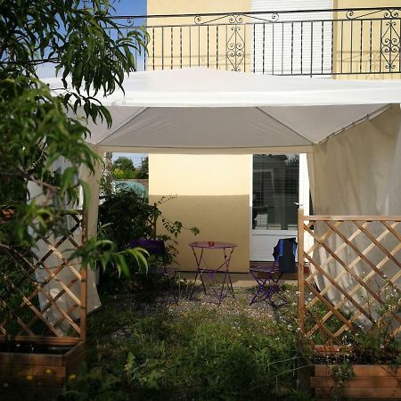 Studio Lumineux Avec Terrasse Apartment Tarbes Exterior photo